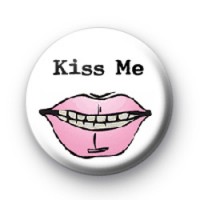 Kiss Me Lips Badge